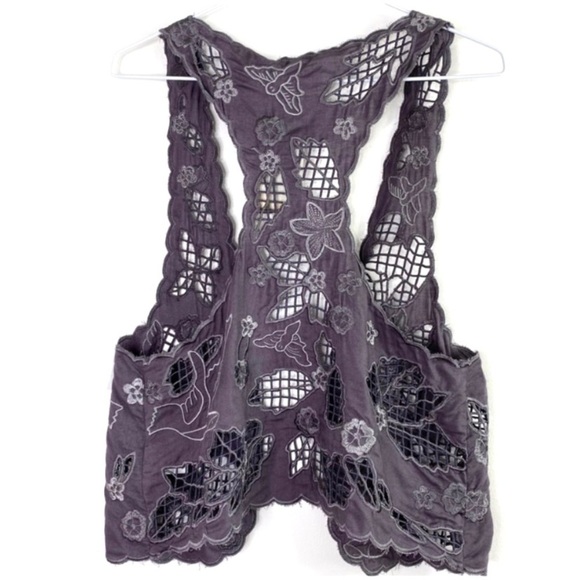 URBAN Outfitters Eyelet Cut-out Lace Open Front Bohemian Vest Gray Size M New - Picture 3 of 8
